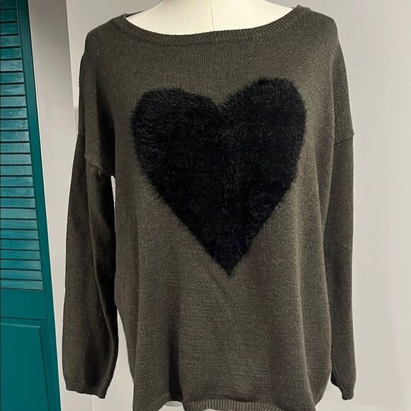 Molly Bracken NWOT Cozy Black Heart Sweater S/M - Picture 1 of 6